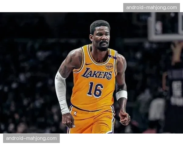 艾顿近三轮场均1.5盖帽 内线防守成湖人最后屏障