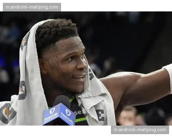 爱德华兹防守组织严密 狼队中场拦截能力显著提升