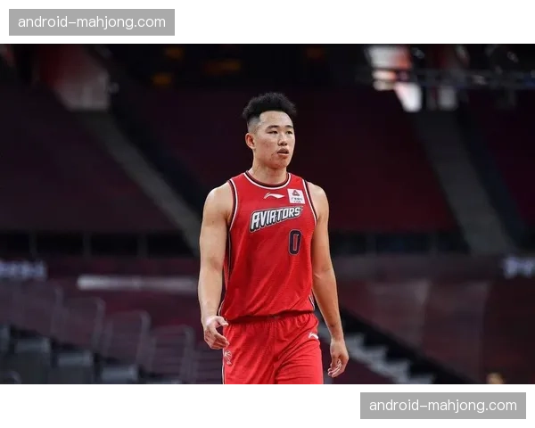 深圳贺希宁持球威胁激活 从角色球员向战术核心转变明显